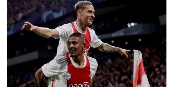Najzgodniji Ajaxov igrač Sébastien Haller Najzgodniji Ajaxov igrač Sébastien Haller